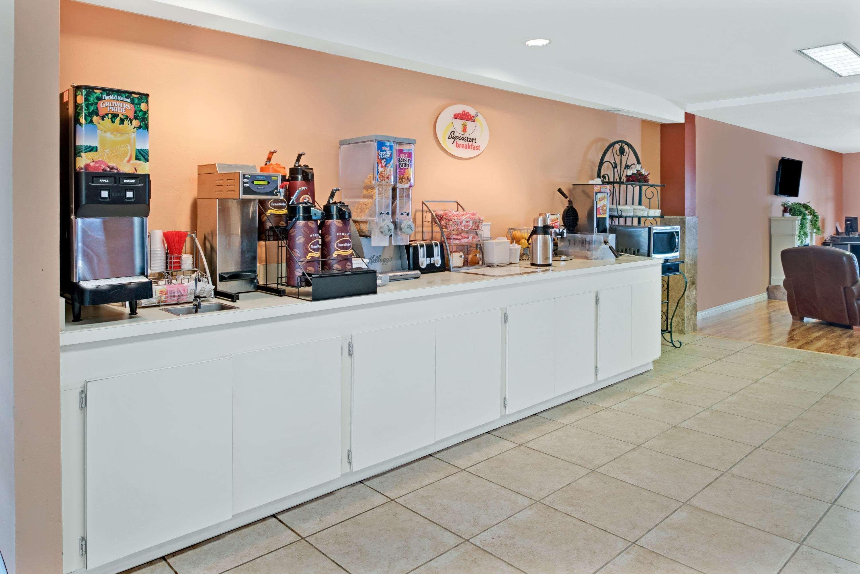 Super 8 By Wyndham Spokane/West Airway Heights Buitenkant foto